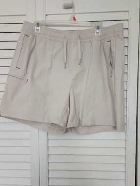 Men's Light Beige Athletic Drawstring Shorts